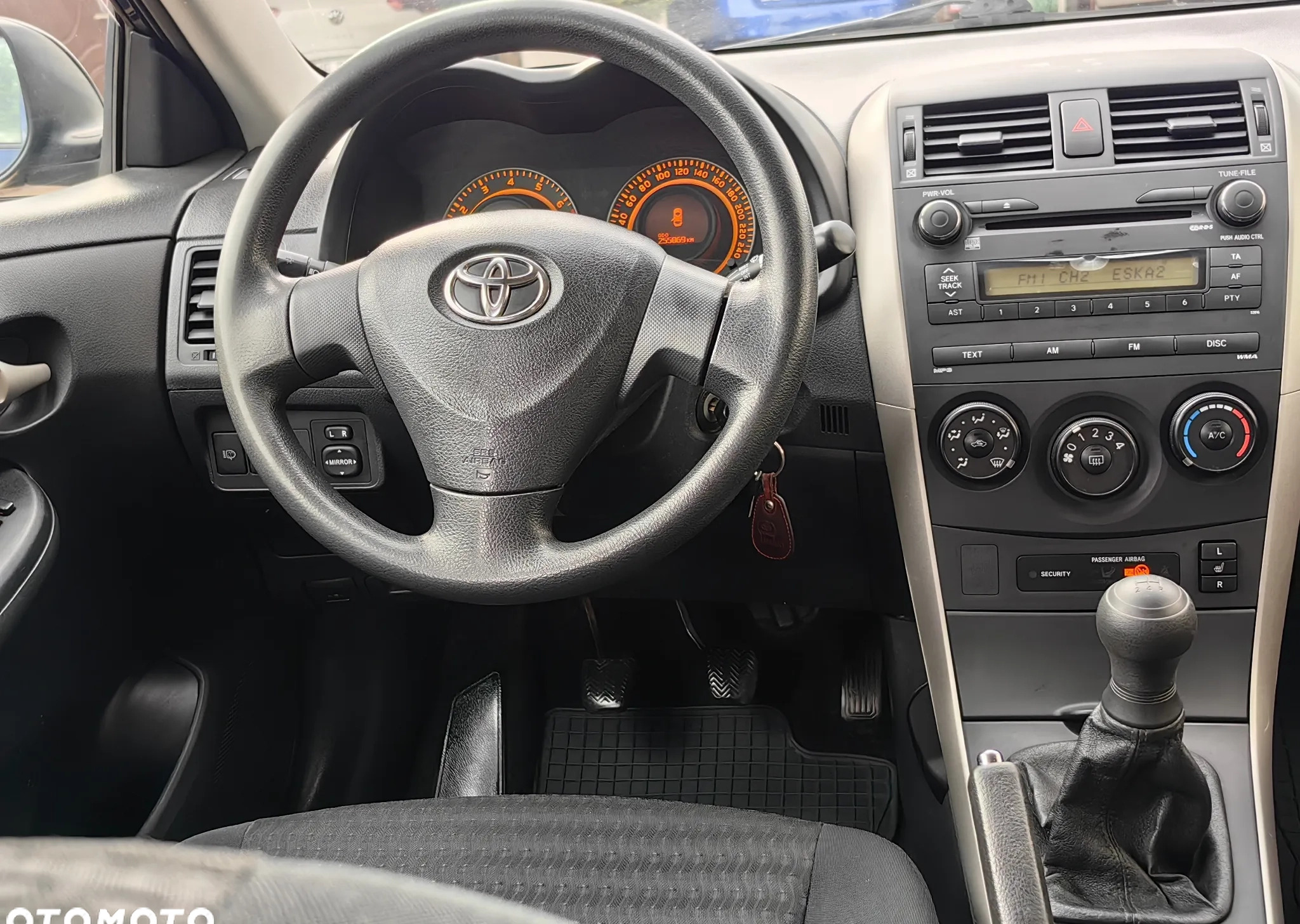 Toyota Corolla cena 16400 przebieg: 254879, rok produkcji 2007 z Miłosław małe 301